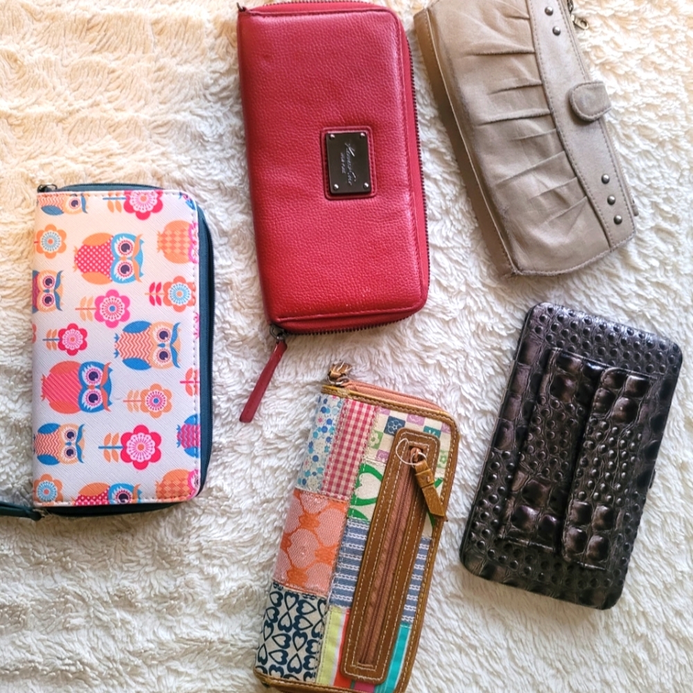 5 Wallet lot.